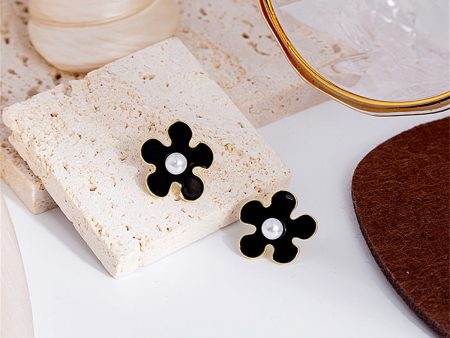 Pearl & Black Enamel 18K Gold-Plated Flower Stud Earrings Fashion