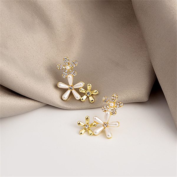 Clear Cubic Zirconia & Pearl Tri-Flower Stud Earrings Discount