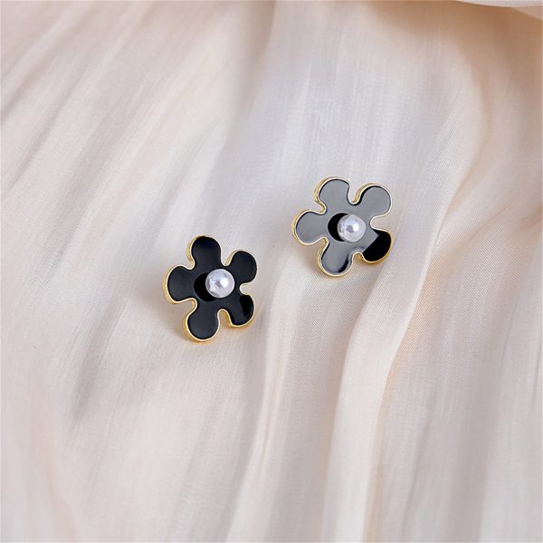 Pearl & Black Enamel 18K Gold-Plated Flower Stud Earrings Fashion