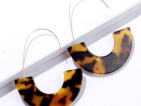 Coffee Acrylic & 18K Gold-Plated Tortoise-Print Arc Huggie Earrings For Sale