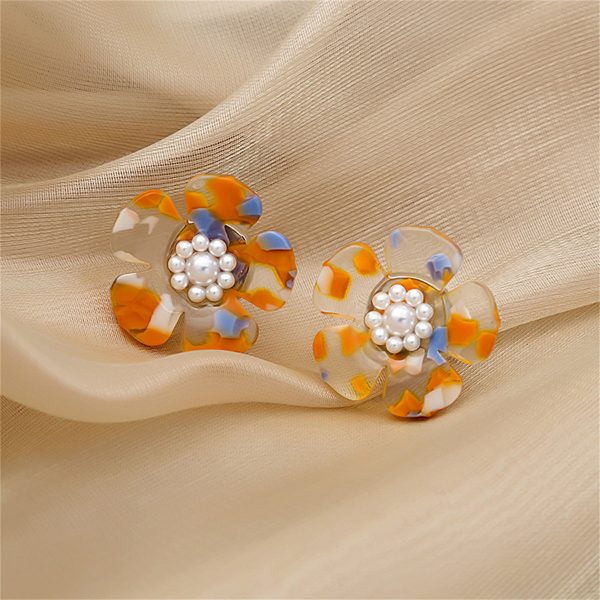 White & Silver-Plated Flower Stud Earrings Cheap