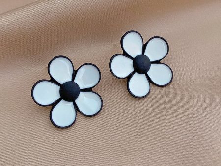 White & Black Flower Stud Earrings For Cheap